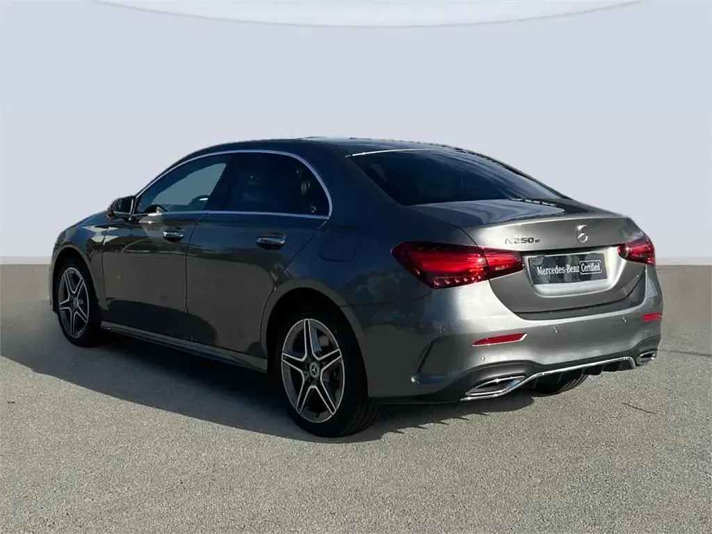 Nuevo Mercedes A250 218 CV (160 kW) 2025 Gris / plata Berlina