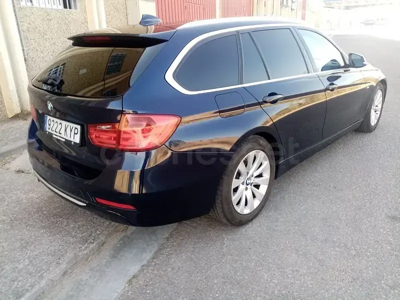 Usado BMW 318 150 CV (110 kW) 2016 Azul Familiar