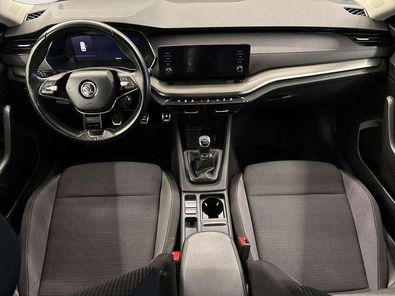 Usado Skoda Yeti Ambition 110 CV (80 kW) 2023 Plateado SUV