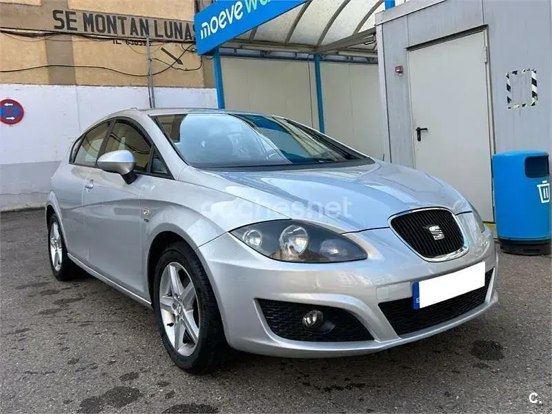 Usado Seat Leon Style 105 CV (77 kW) 2013 Blanco Berlina
