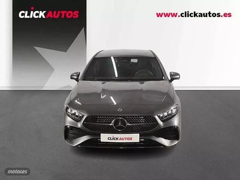 Usado Mercedes A180 AMG line 116 CV (85 kW) 2024 Gris / plata Berlina