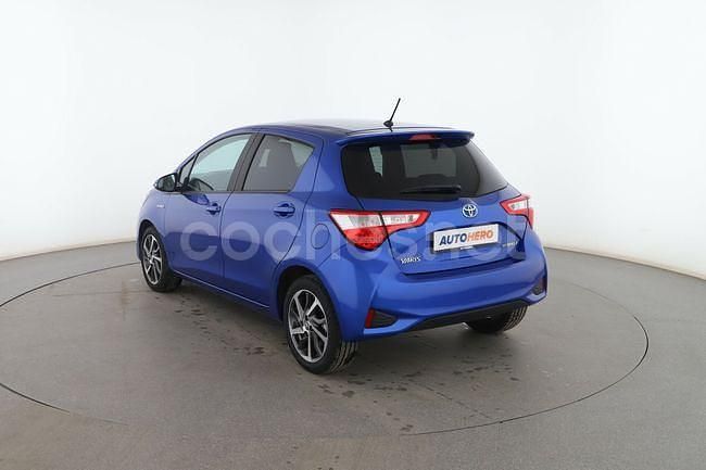 Usado Toyota Yaris Hybrid Active 101 CV (74 kW) 2020 Azul Berlina