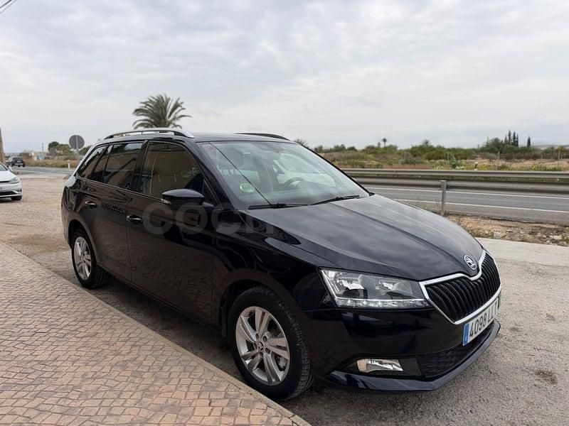 Usado Skoda Fabia Ambition 110 CV (80 kW) 2021 Negro Familiar