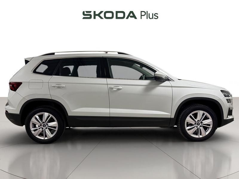 Usado Skoda Karoq Selection 150 CV (110 kW) 2025 Blanco SUV