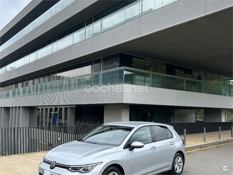 Usado VW Golf VIII 110 CV (80 kW) 2023 Gris / plata Berlina