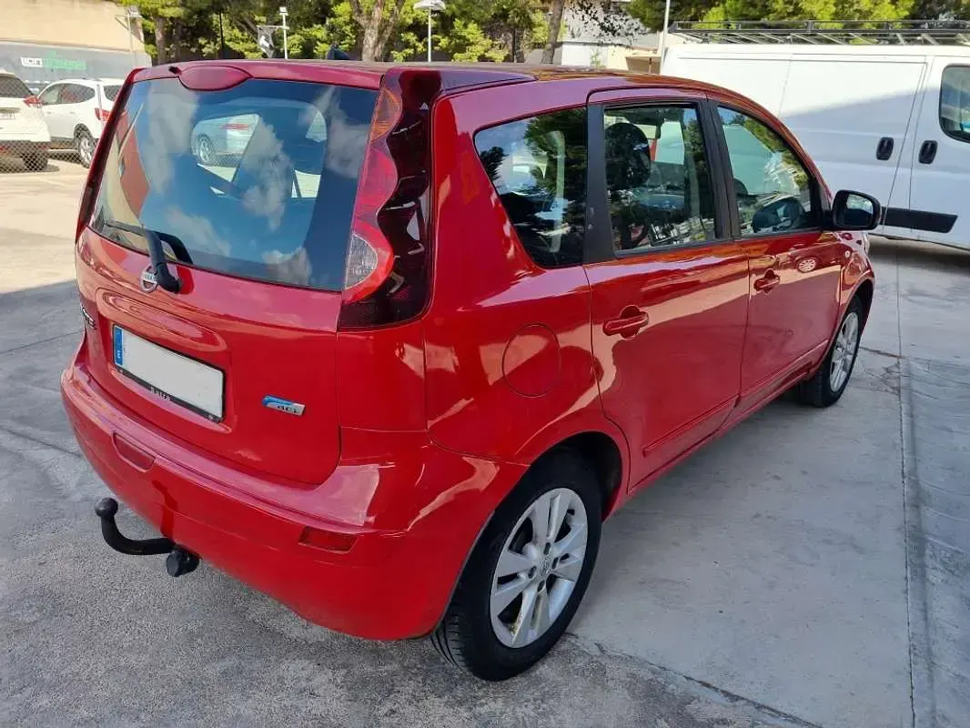 Usado Nissan Note Tekna 86 CV (63 kW) 2011 Rojo Utilitario