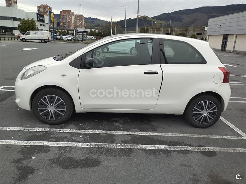 Begagnad Toyota Yaris Sol 90 HK (66 kW) 2007 Vit Halvkombi