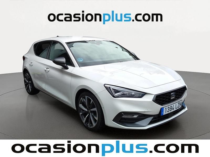 Usado Seat Leon FR 150 CV (110 kW) 2022 Blanco Monovolumen