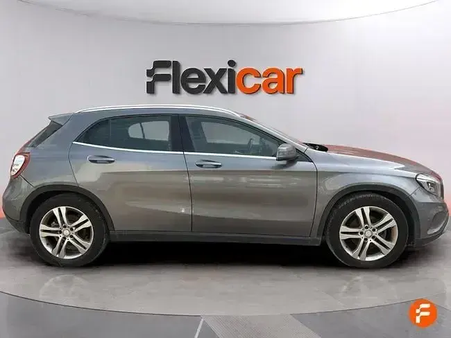 Usado Mercedes GLA180 109 CV (80 kW) 2015 Gris SUV