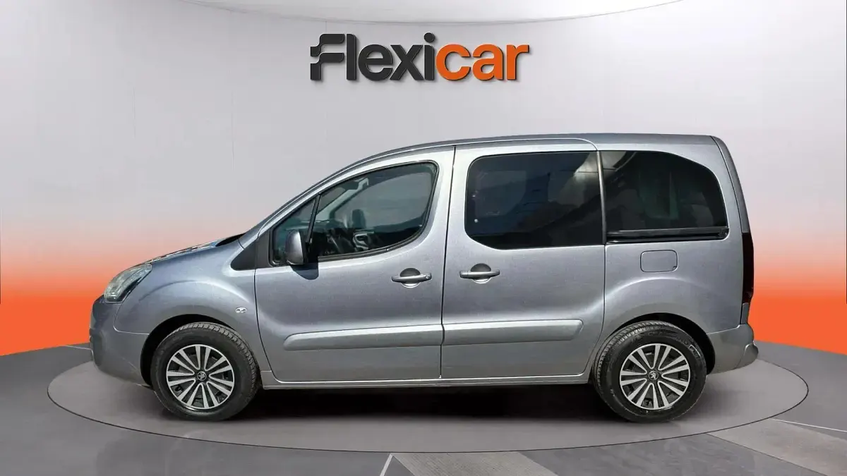 Usado Peugeot Partner Tepee Outdoor 100 CV (73 kW) 2017 Gris Monovolumen
