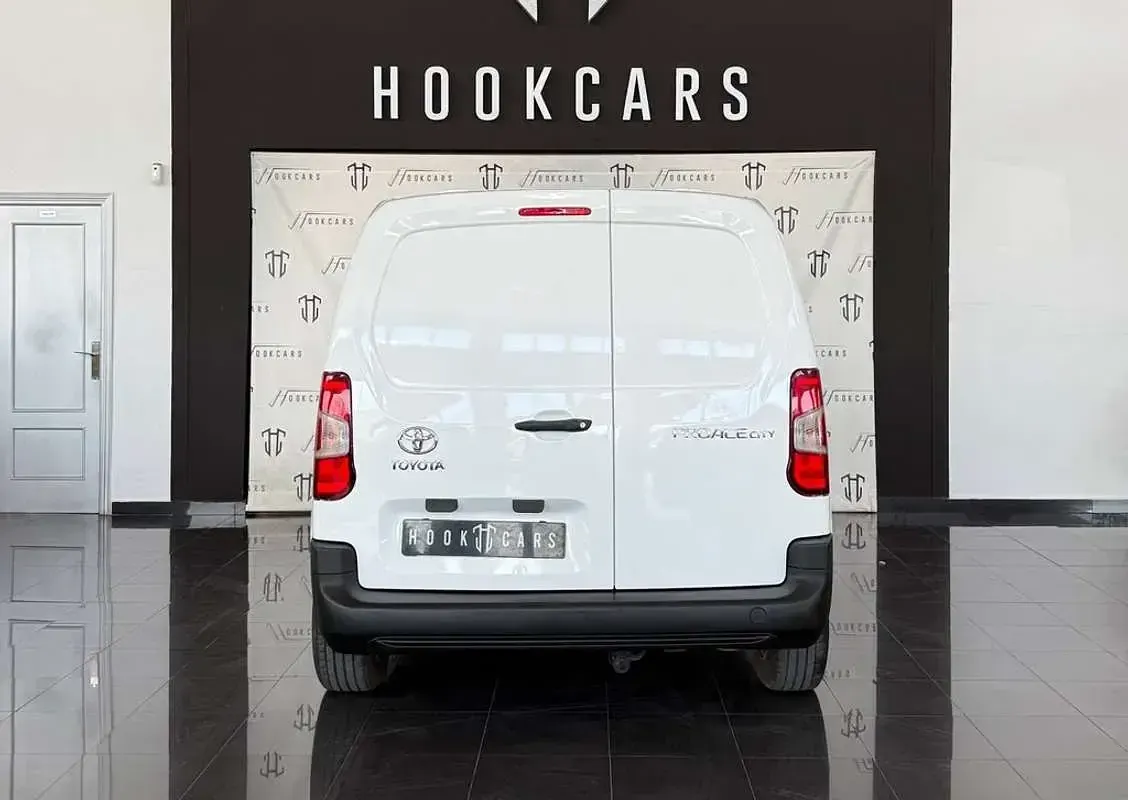 Usado Toyota Proace City City 102 CV (75 kW) 2022 Blanco Monovolumen