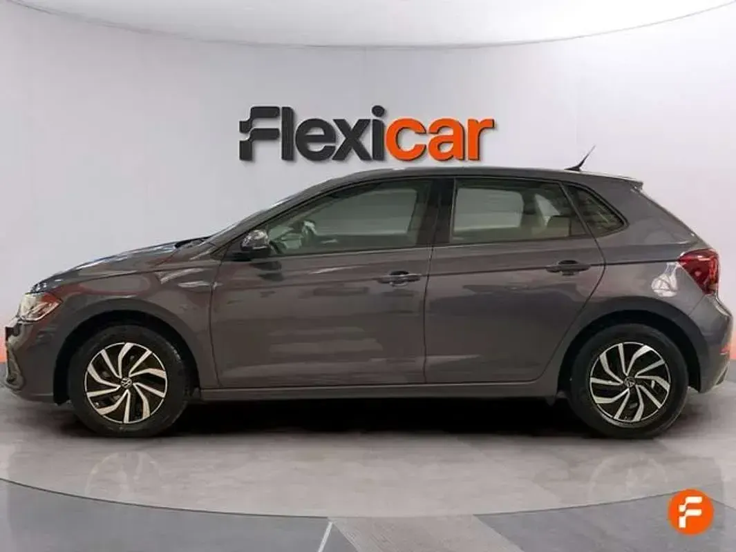 Usado VW Polo 95 CV (69 kW) 2023 Gris Utilitario