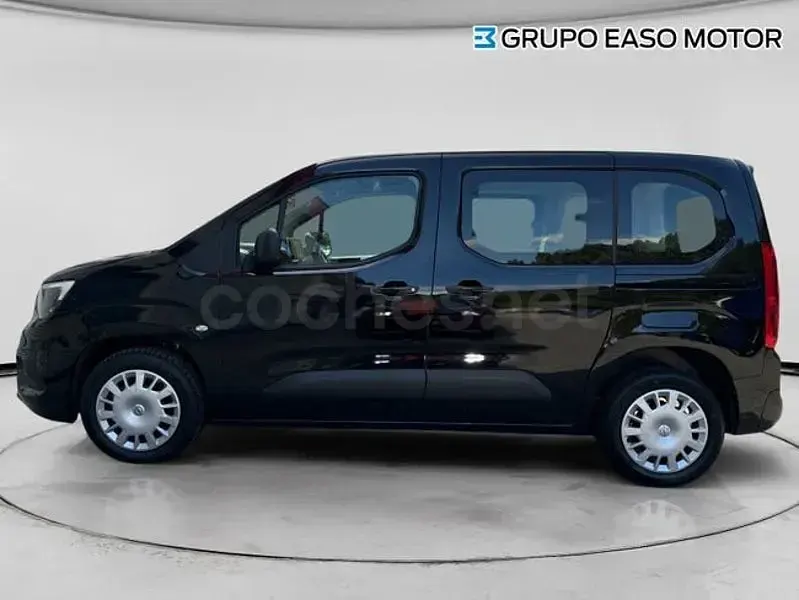 Usado Opel Combo Life Edition 102 CV (75 kW) 2022 Negro Monovolumen