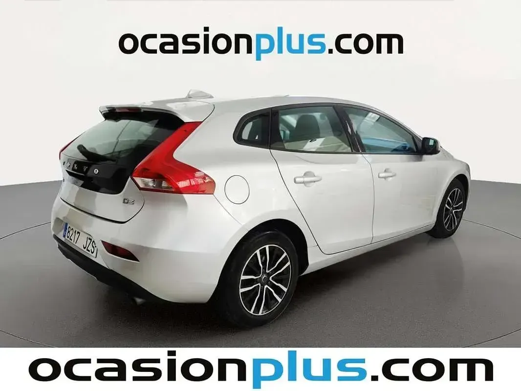 Usado Volvo V40 Momentum 150 CV (110 kW) 2017 Gris Utilitario