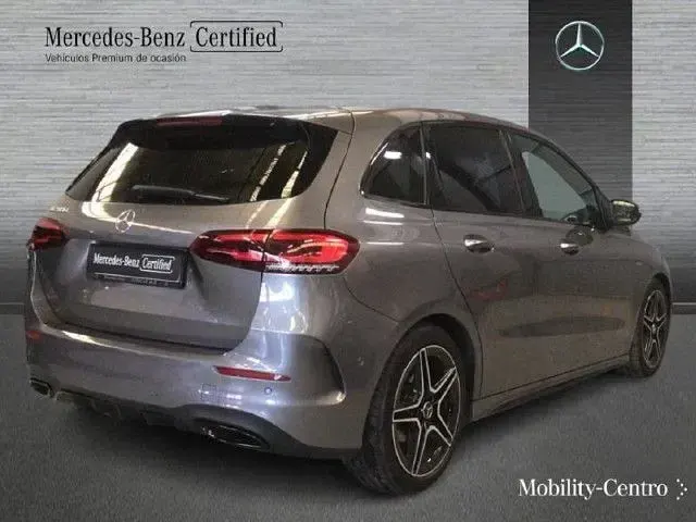 Usado Mercedes B200 AMG line 150 CV (110 kW) 2022 Gris / plata Utilitario