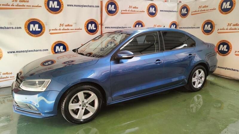 Usado VW Jetta Advance 110 CV (80 kW) 2014 Azul Berlina