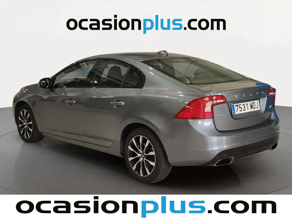 Usado Volvo S60 Kinetic 150 CV (110 kW) 2018 Gris Berlina