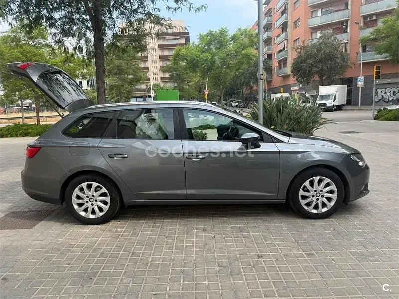 Usado Seat Leon ST Style 110 CV (80 kW) 2016 Gris / plata Familiar