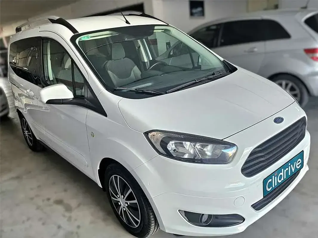 Usado Ford Tourneo Sport 102 CV (75 kW) 2017 Blanco Van