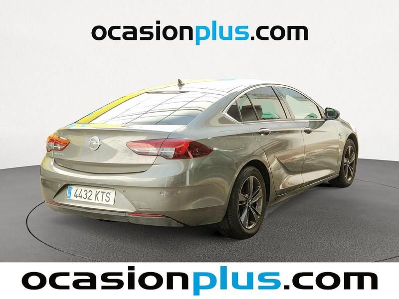 Usado Opel Insignia 140 CV (102 kW) 2019 Gris / plata Berlina