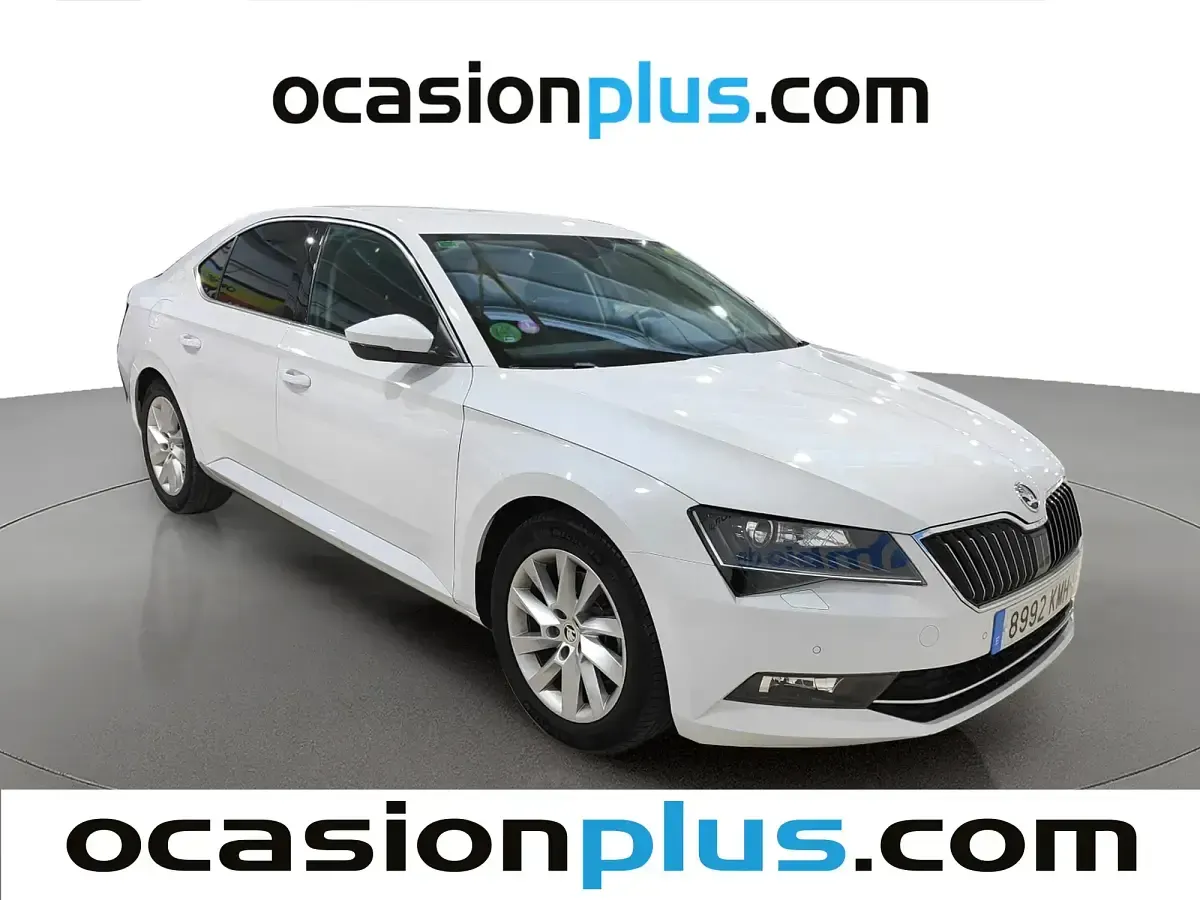 Usado Skoda Superb Ambition 150 CV (110 kW) 2018 Blanco Berlina