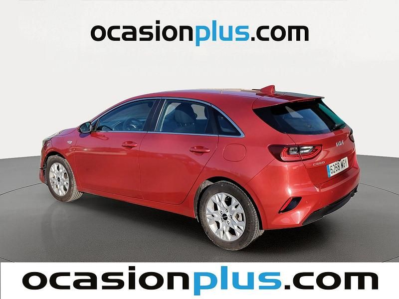 Usado Kia Ceed 136 CV (100 kW) 2023 Rojo Utilitario