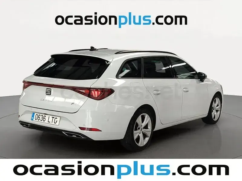 Usado Seat Leon FR 150 CV (110 kW) 2021 Blanco Familiar