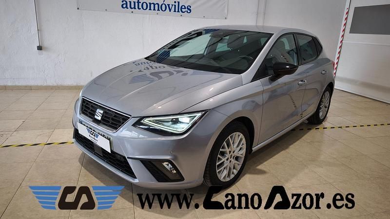 Usado Seat Ibiza FR 110 CV (80 kW) 2024 Gris Utilitario