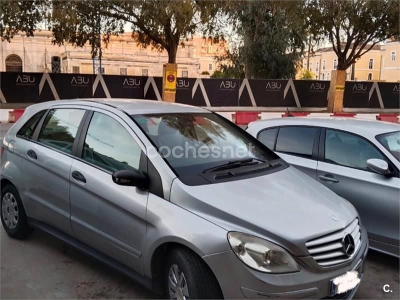 Usado Mercedes B150 95 CV (69 kW) 2006 Gris / plata Monovolumen