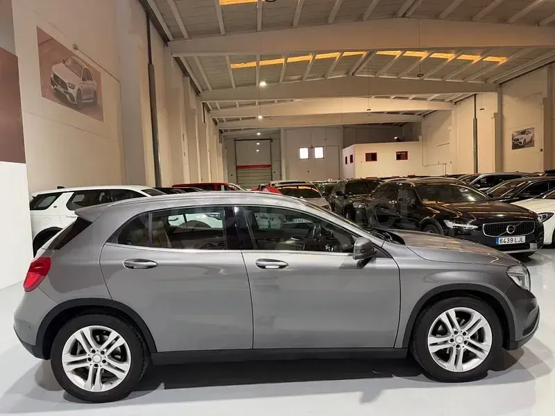 Usado Mercedes GLA220 Urban 170 CV (125 kW) 2014 Gris / plata SUV