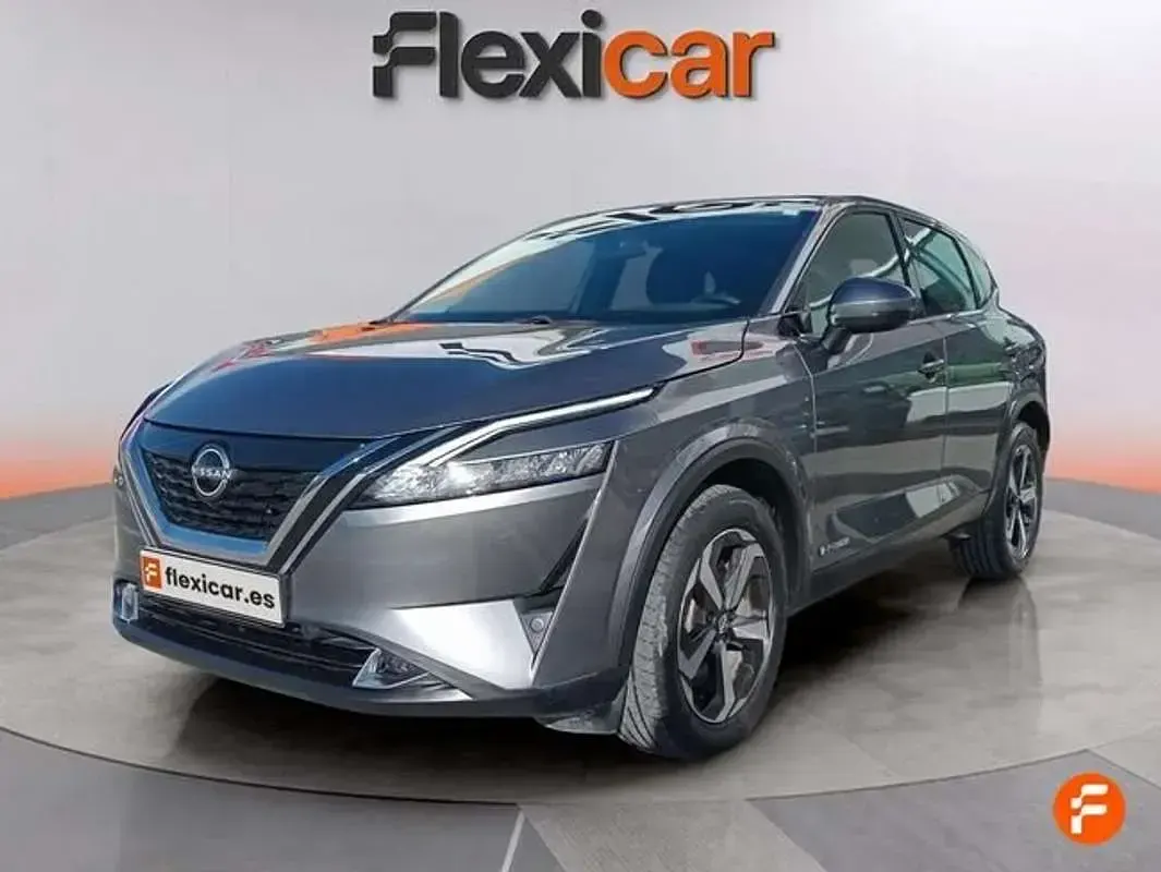 Begagnad Nissan Qashqai Acenta 190 HK (139 kW) 2024 Grå SUV