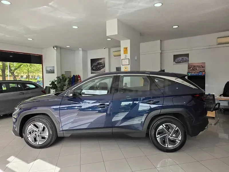 Usado Hyundai Tucson 160 CV (117 kW) 2024 Gris / plata SUV