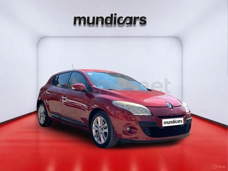 Usado Renault Mégane Dynamique 140 CV (102 kW) 2010 Rojo Berlina