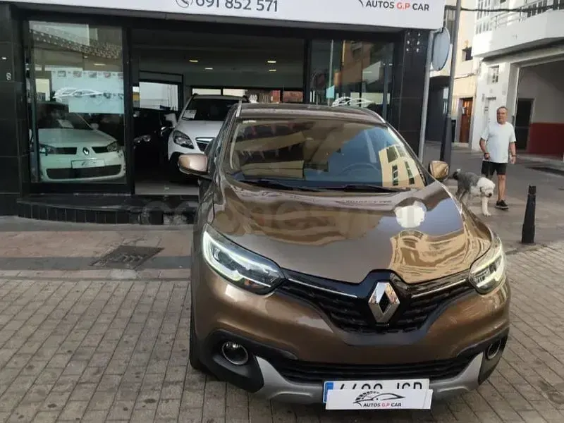 Usado Renault Kadjar Zen 110 CV (80 kW) 2015 Marrón SUV