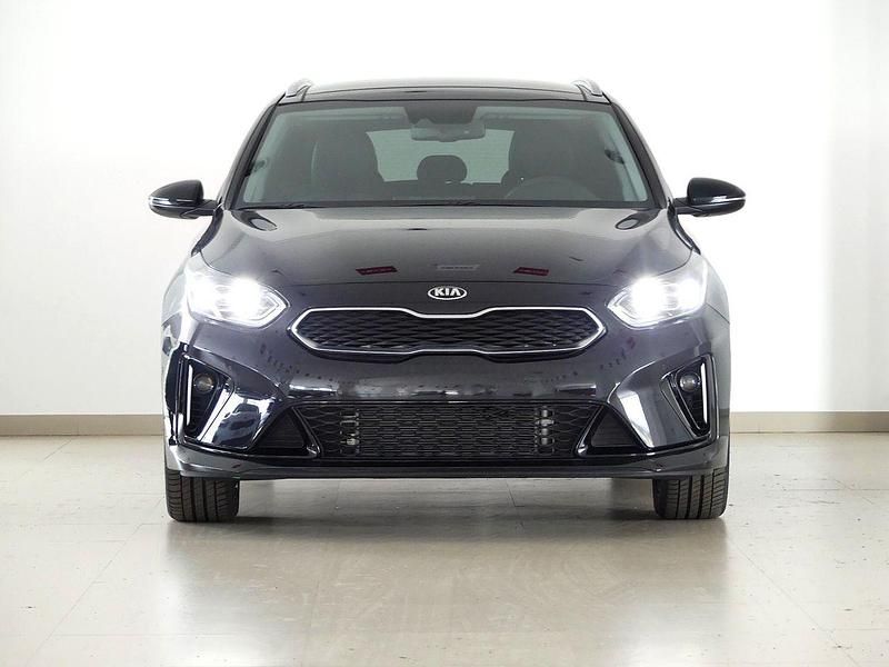 Usado Kia Ceed 141 CV (103 kW) 2022 Negro Utilitario