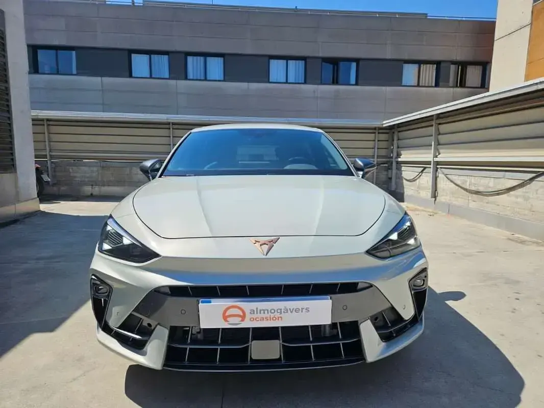 Usado Cupra Leon 150 CV (110 kW) 2025 Blanco SUV