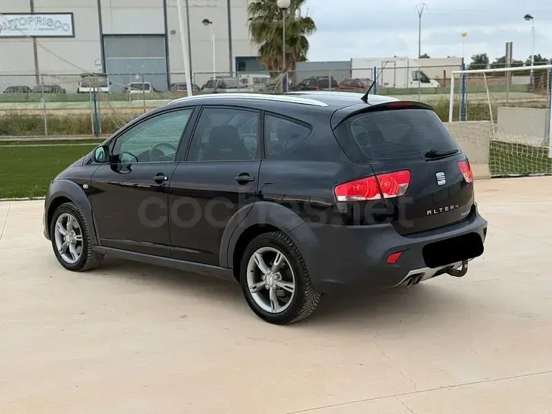 Usado Seat Altea 140 CV (102 kW) 2010 Negro Monovolumen