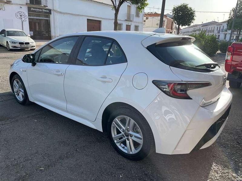 Usado Toyota Corolla Active 122 CV (89 kW) 2021 Blanco Berlina