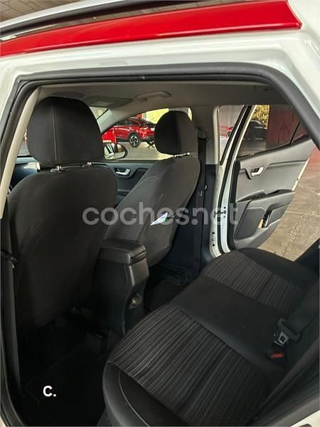 Usado Kia Stonic 100 CV (73 kW) 2022 Blanco SUV