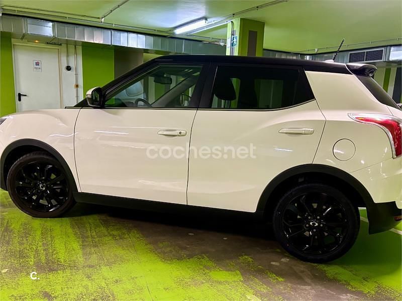 Usado Ssangyong (KGM) Tivoli Limited 115 CV (84 kW) 2015 Blanco SUV