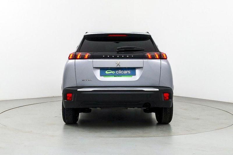 Usado Peugeot 2008 Style 100 CV (73 kW) 2021 Gris SUV