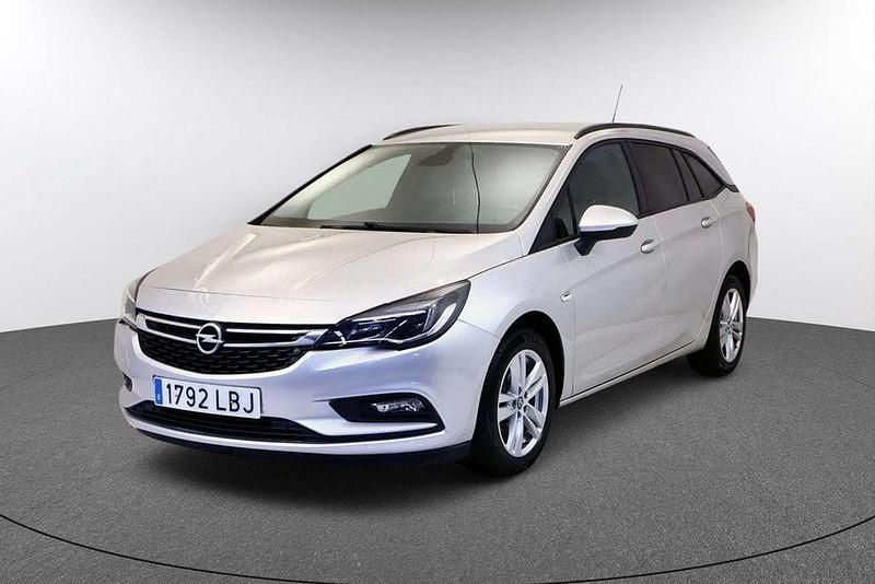 Usado Opel Astra Selective 110 HP (80 kW) 2019 Prateado Citadino