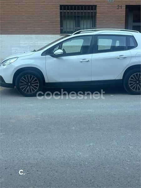 Usado Peugeot 2008 Active 82 CV (60 kW) 2015 Blanco SUV