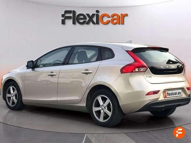 Usado Volvo V40 Kinetic 120 CV (88 kW) 2017 Beige Familiar