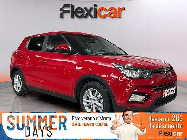 Rojo Usado 2017 Ssangyong Tivoli Limited SUV | 12.990 € (Un poco caro) - Imagen 1/4