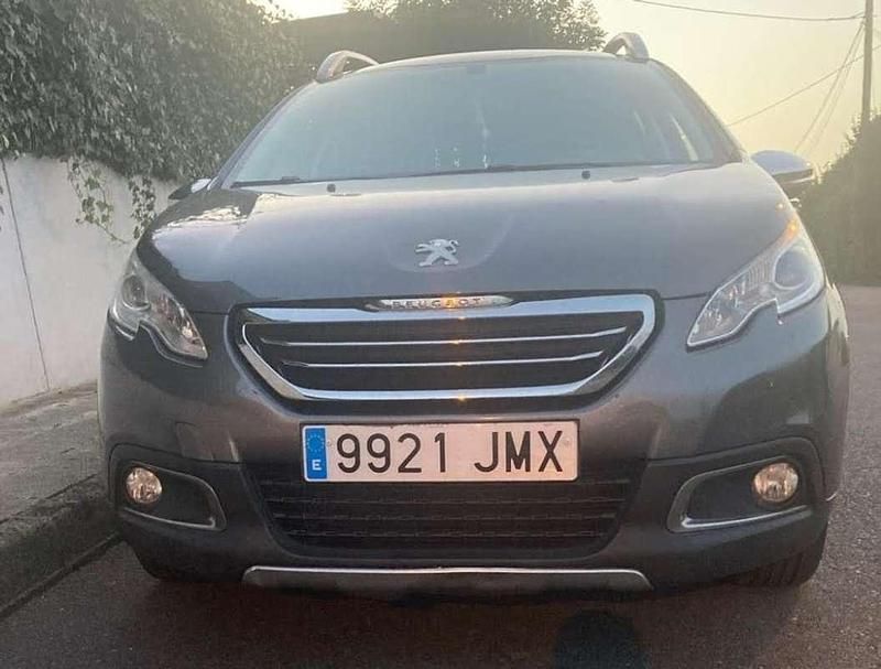 Usado Peugeot 2008 Style 100 CV (73 kW) 2016 Gris / plata SUV