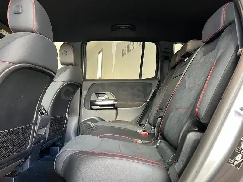 Usado Mercedes GLB200 150 CV (110 kW) 2023 Gris / plata SUV