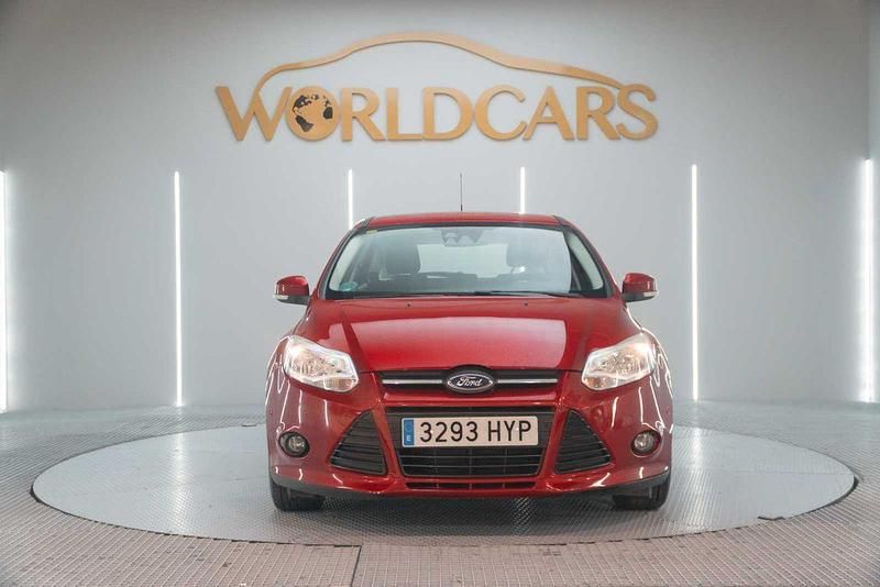 Usado Ford Focus S 125 CV (91 kW) 2014 Granate Utilitario