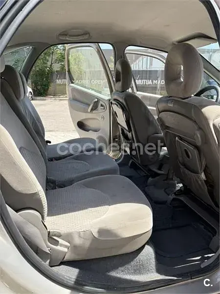 Usado Citroën Xsara Picasso 110 CV (80 kW) 2004 Beige Monovolumen