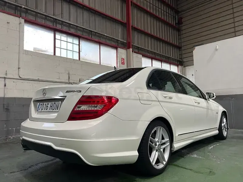 Usado Mercedes C220 Avantgarde 170 CV (125 kW) 2011 Blanco Berlina